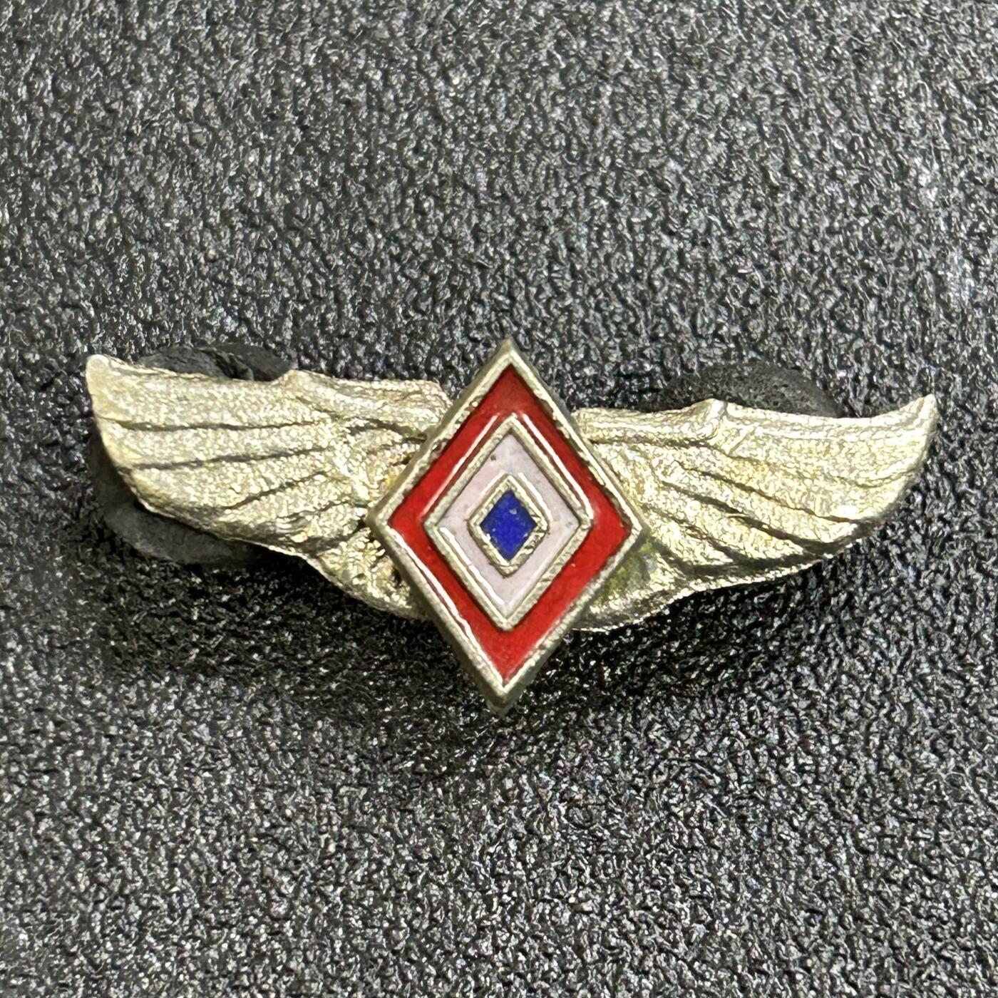 西秦中古拍卖第七十三期 菲律宾空军跳伞证章 早期版