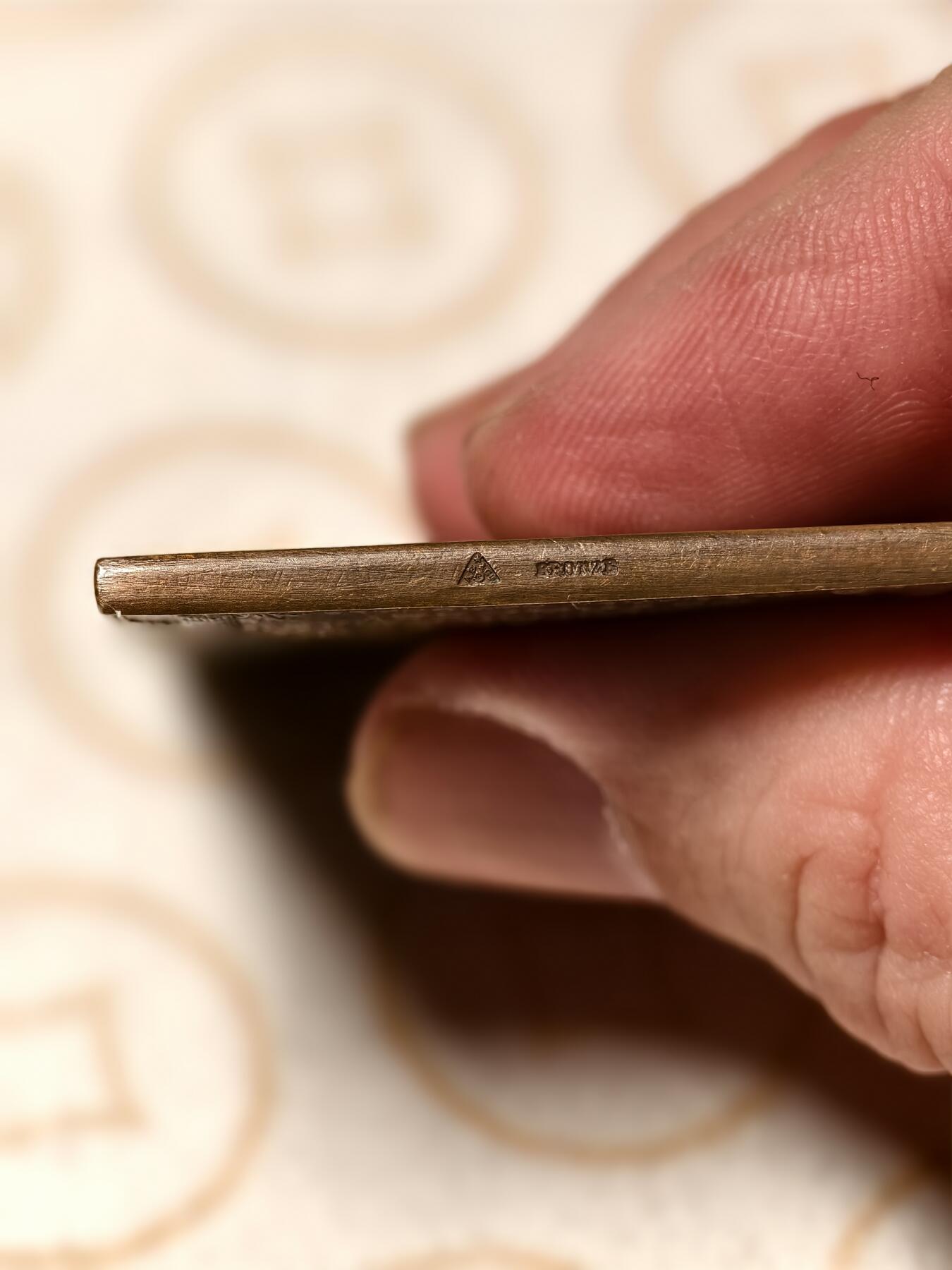 抚柳草堂-第十期章牌钱币  奖章勋章限时免佣 满百包邮 放漏专场 法国军事装备公司联盟铜章 马赛曲凯旋门同款浮雕39.2*50.5mm 重44.5克 三角铜标边铭