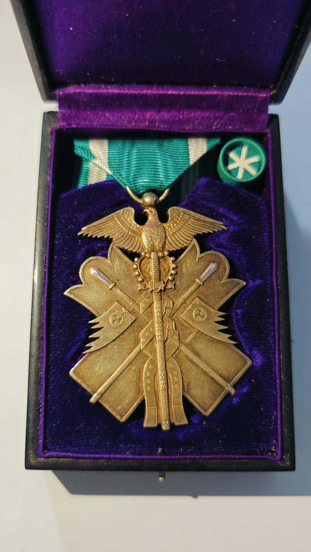 东亚勋章徽章主题拍卖6 勋六级金鸱（纯银，带绶带37g）（罕见镀金极其完美）