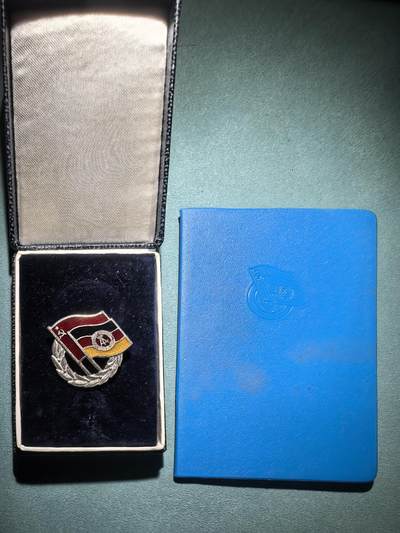 盛世勋华——号角文化勋章邮票专场拍卖第301期 - 东德德苏友好协会证章 带原盒 带证书