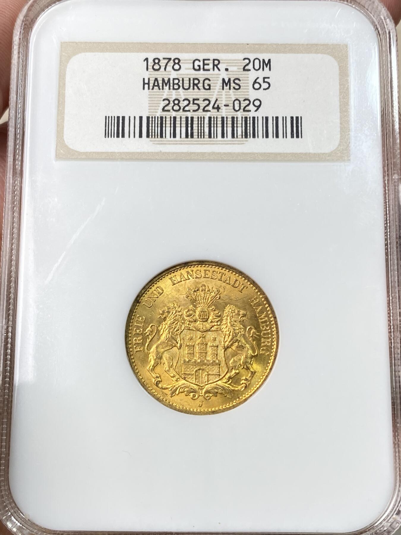 万国钱币拍卖第059期 NGC MS65 1878年德国汉堡自由市流通短翅20马克金币 经典汉堡自由市早期双狮短翅 无论光度还是底板都无可挑剔的近GEM品质 NGC老白盒典藏级 7.96g 900金