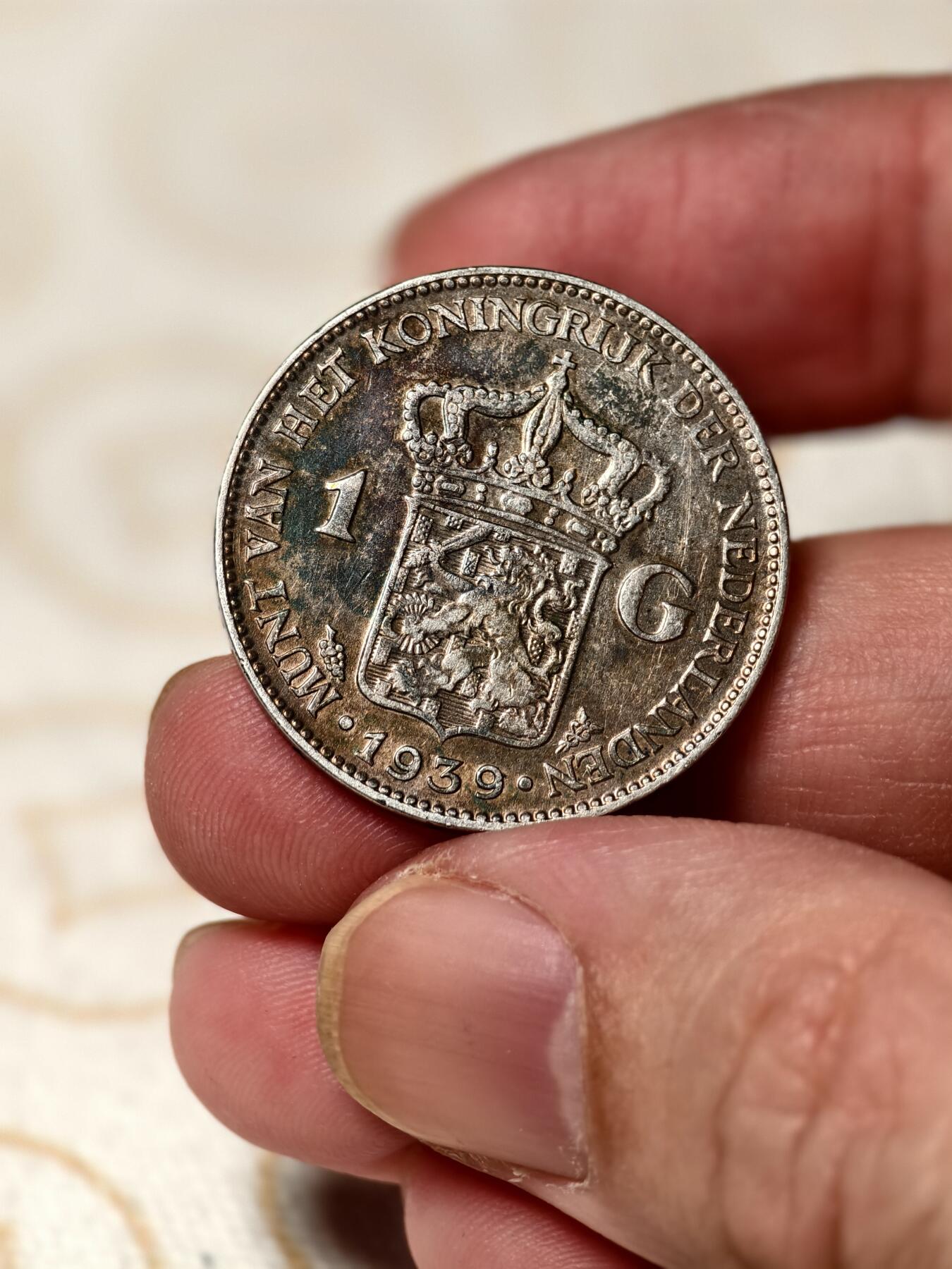 抚柳草堂-第十期章牌钱币  奖章勋章限时免佣 满百包邮 放漏专场 1939荷兰王国威廉明娜女王1G银币 重10g压力十足非常精致 带点彩光