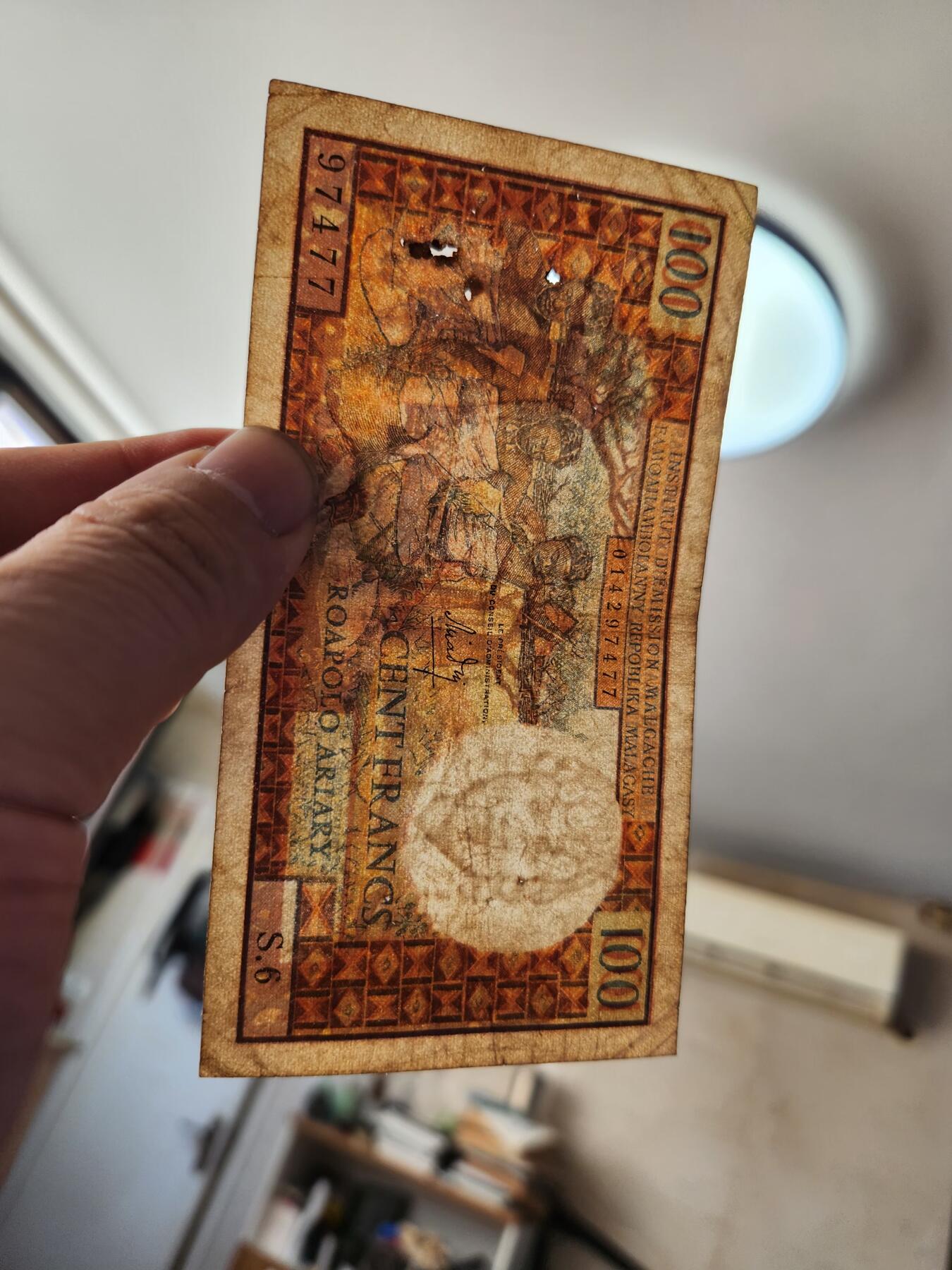 1月22号晚上8点 外国纸币自动截拍第11场 100法郎原票旧品