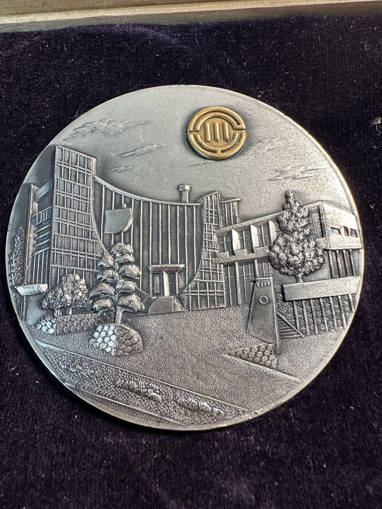 蒂克钱币-第55场 日本章 企业章拍卖 日本昭和41年 市民会馆建成纪念章 木盒