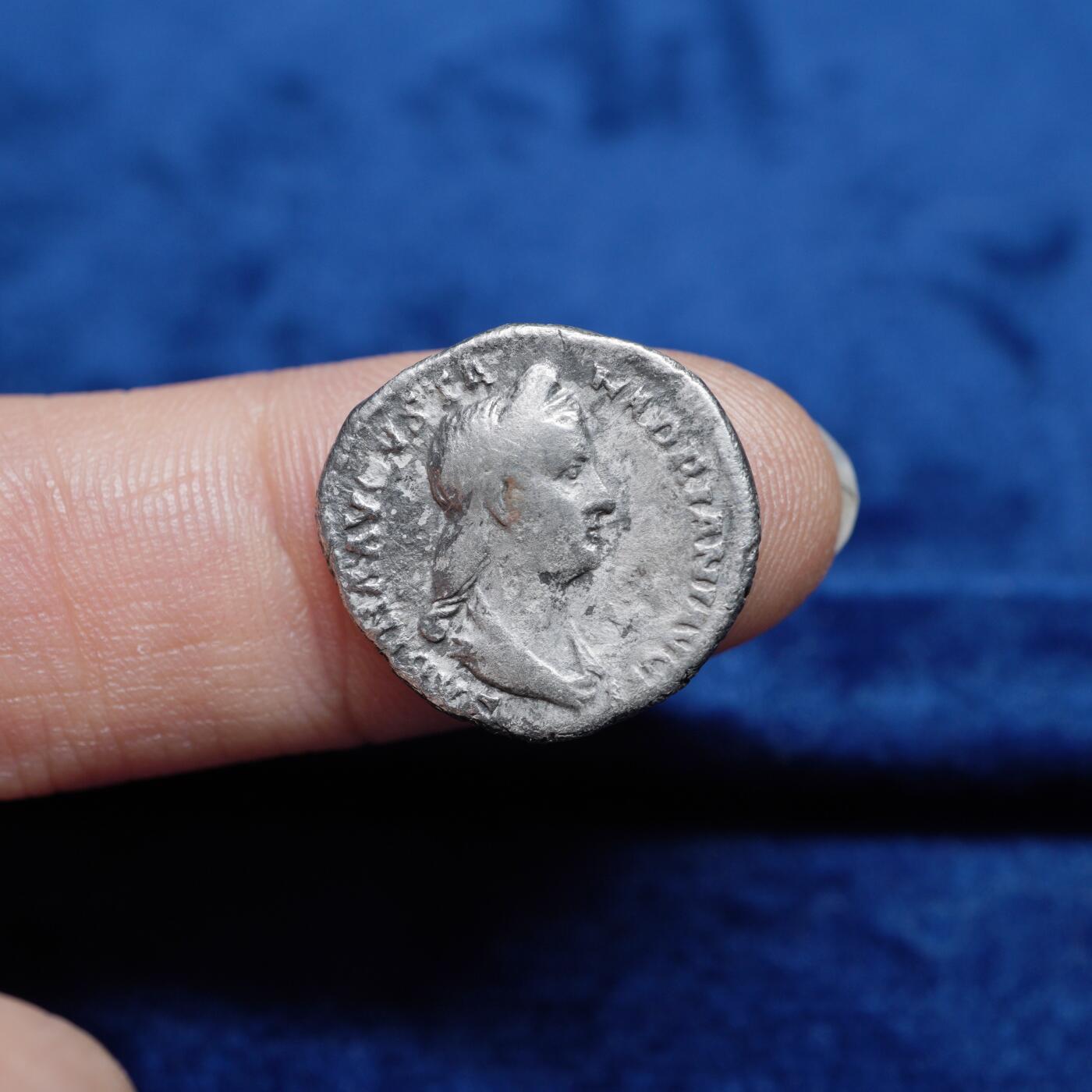 琋语集藏2026年02月欧洲古典打制币拍卖 古罗马帝国时期哈德良之妻萨宾娜与贞洁女神1第纳里银币