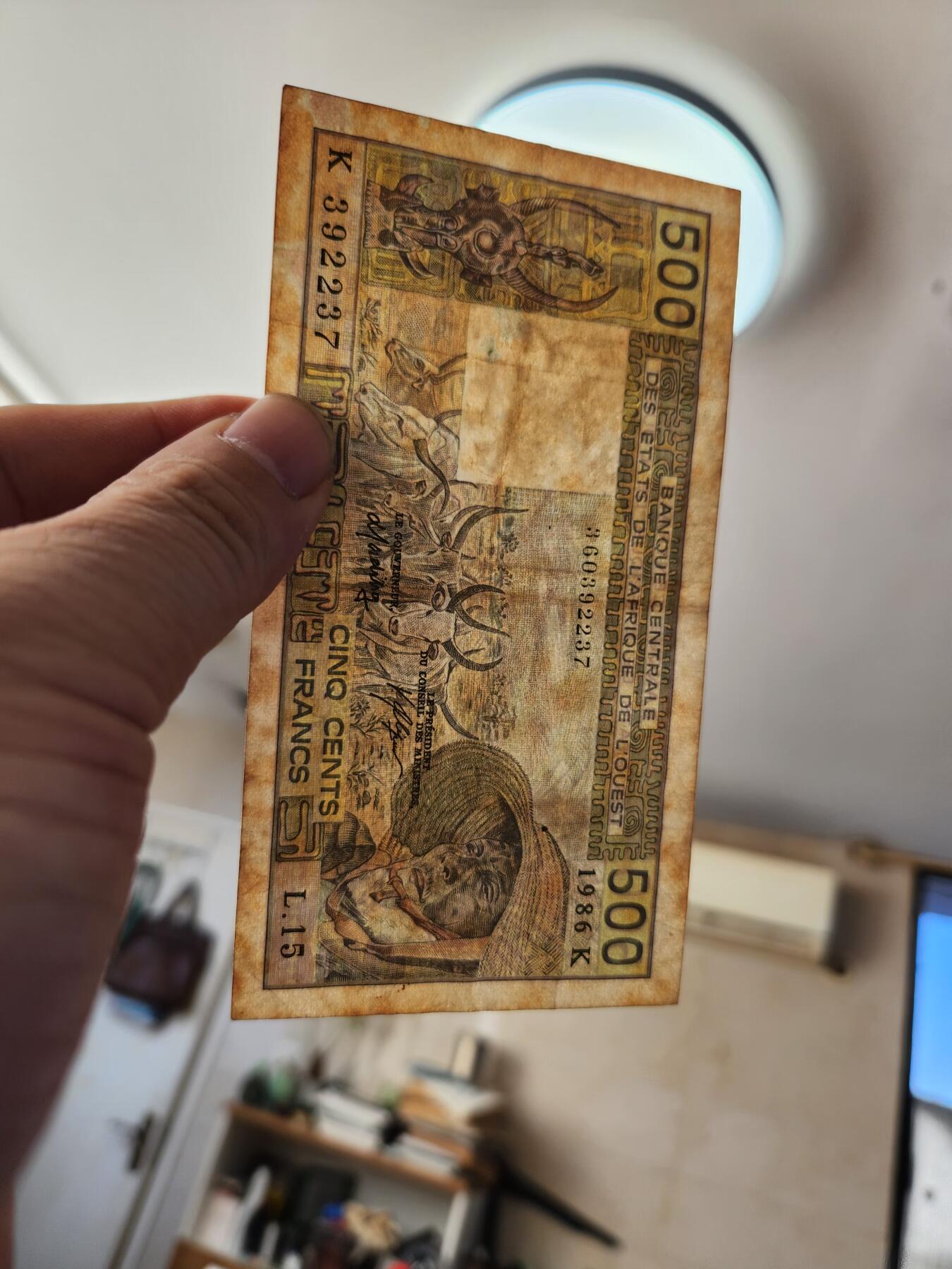 1月22号晚上8点 外国纸币自动截拍第11场 1986K原票