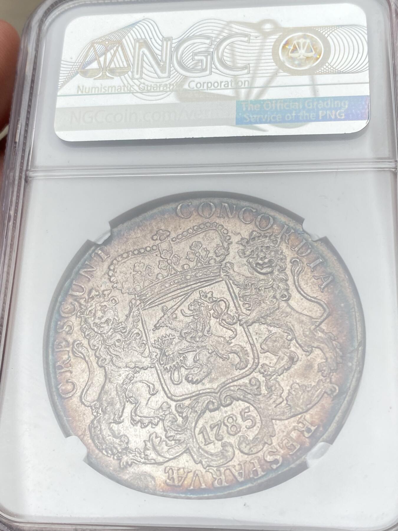 万国钱币拍卖第059期 NGC MS61 1785年尼德兰联省共和国西弗里斯兰省杜卡特马剑大银 原味深打玫瑰环彩底光迸发 狮脸清晰非常难得 好品越来越贵的品种 收藏级品质