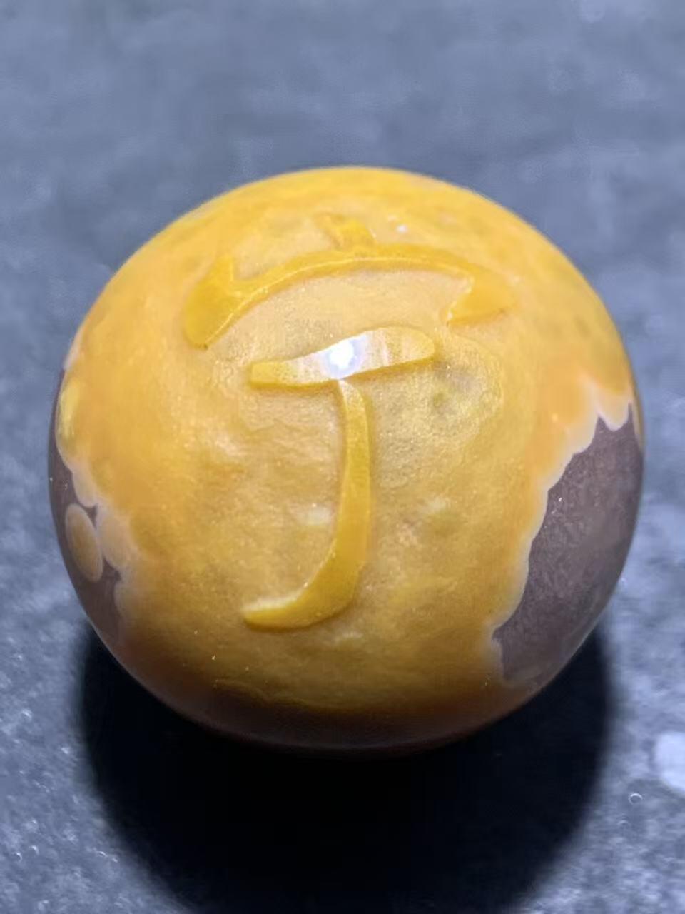 精美冰飘心风化鱼籽纹战国红玛瑙手工雕刻宁圆珠一颗！