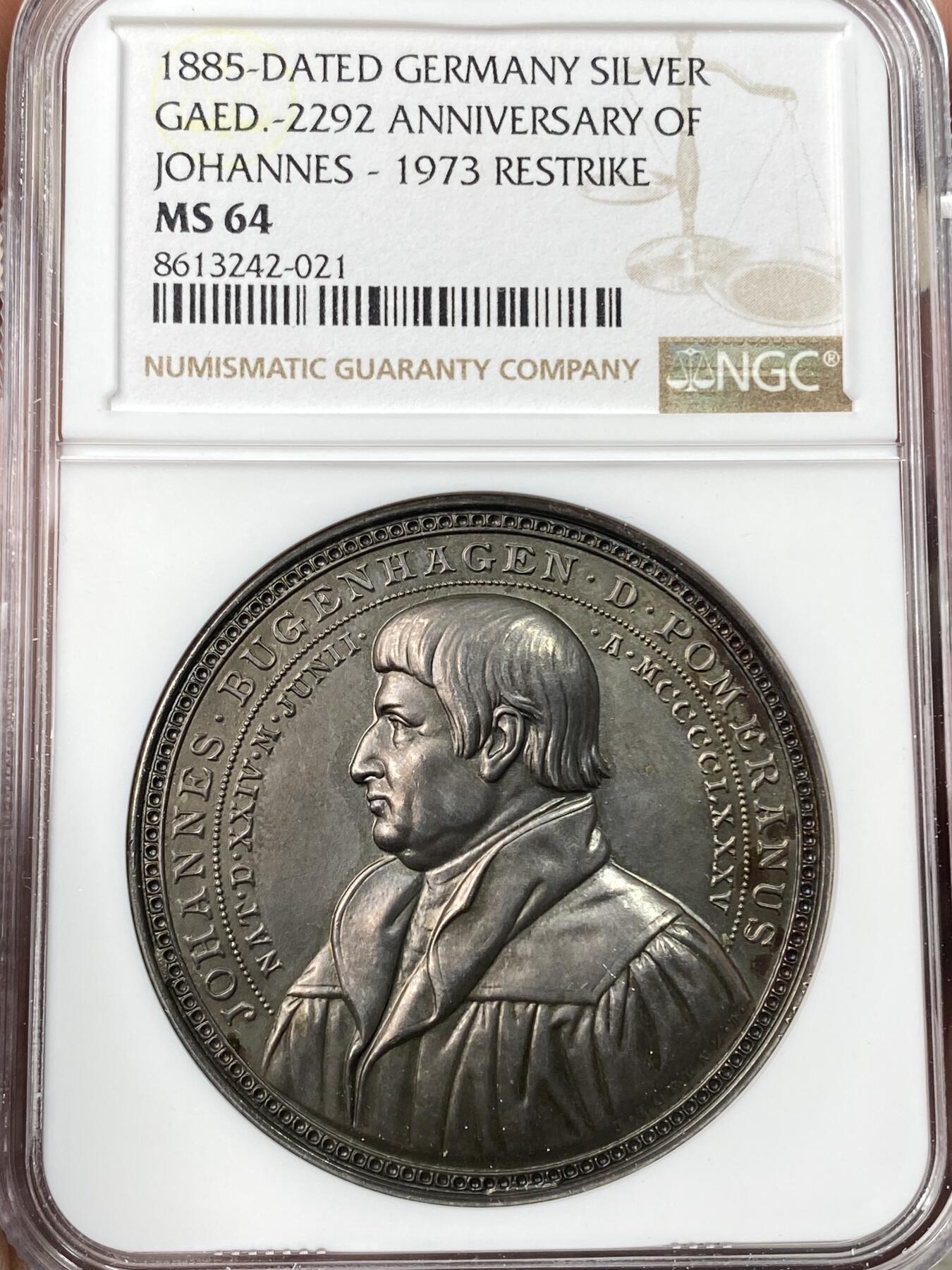 万国钱币拍卖第059期 NGC MS64 1885年（1973年后铸）德国汉堡纪念约翰内斯·布根哈根诞辰400周年大银章 布根哈根半身像约翰内姆教堂拱门 43MM  高浮雕精铸