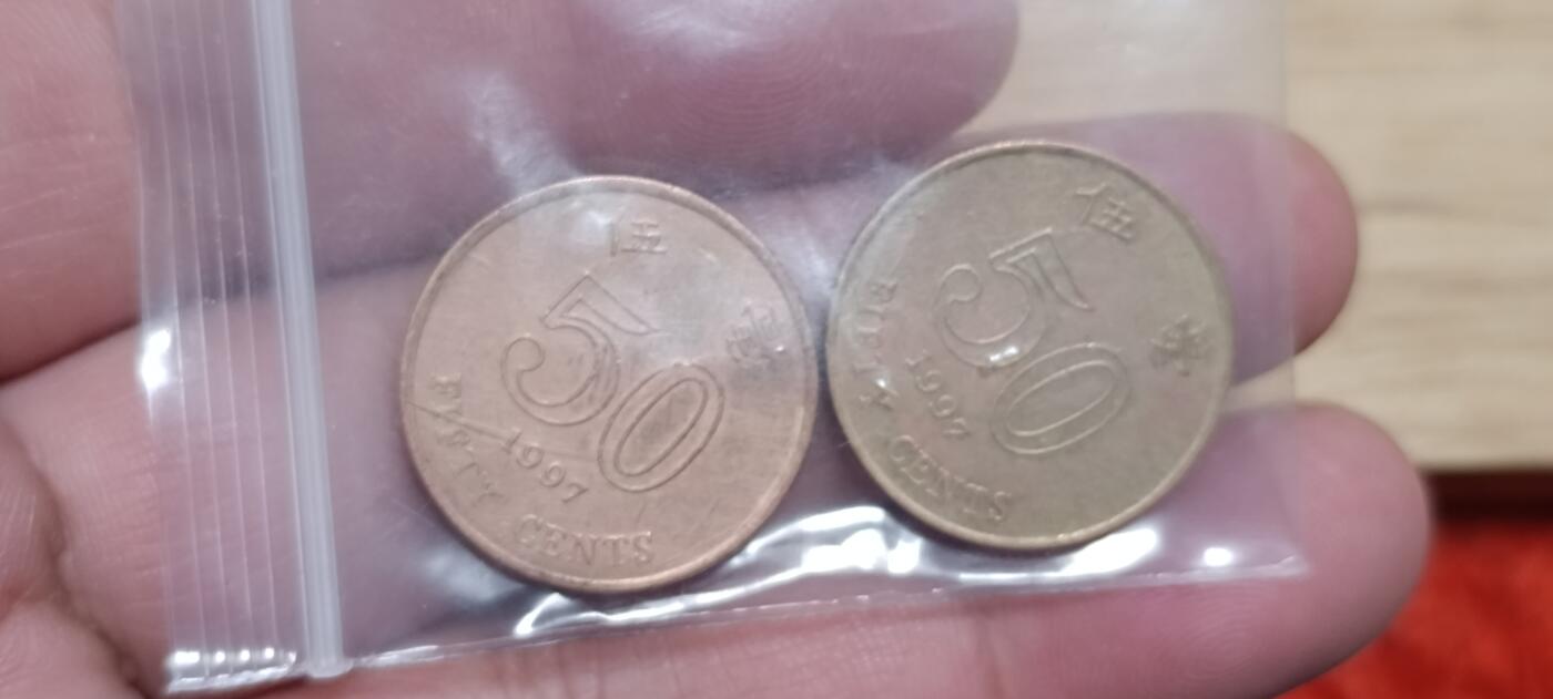 万国钱币阁第八场 紫荆花版伍豪两枚（弱品）