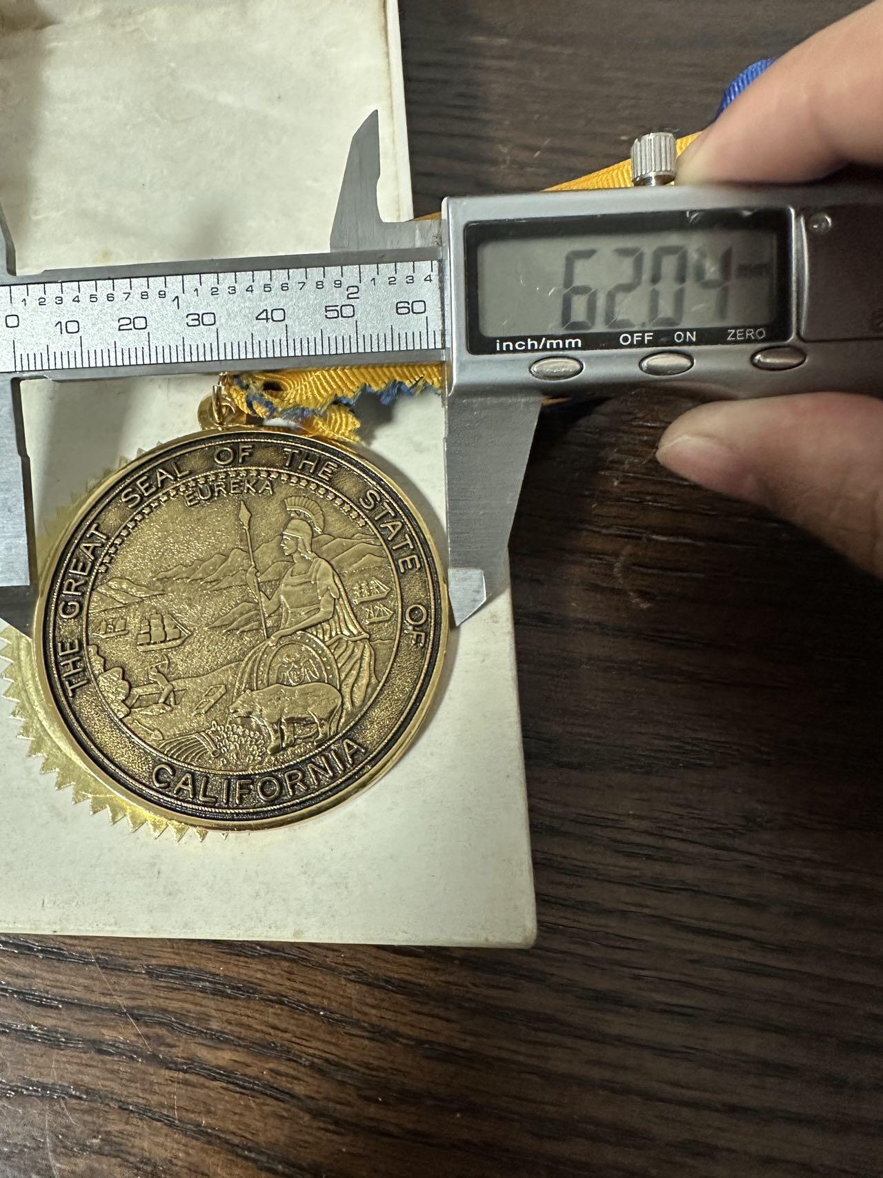 蒂克钱币-第55场 日本章 企业章拍卖 美国加利福尼亚州尤里卡市与日本茨城县神栖市 友好城市纪念章62mm 64g