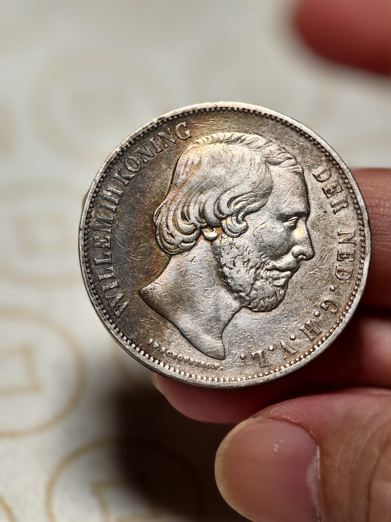 抚柳草堂-第十期章牌钱币  奖章勋章限时免佣 满百包邮 放漏专场 1872荷兰王国威廉三世2.5GULDEN银币 重25g 稀少945高银品种 带点彩光浮雕也漂亮