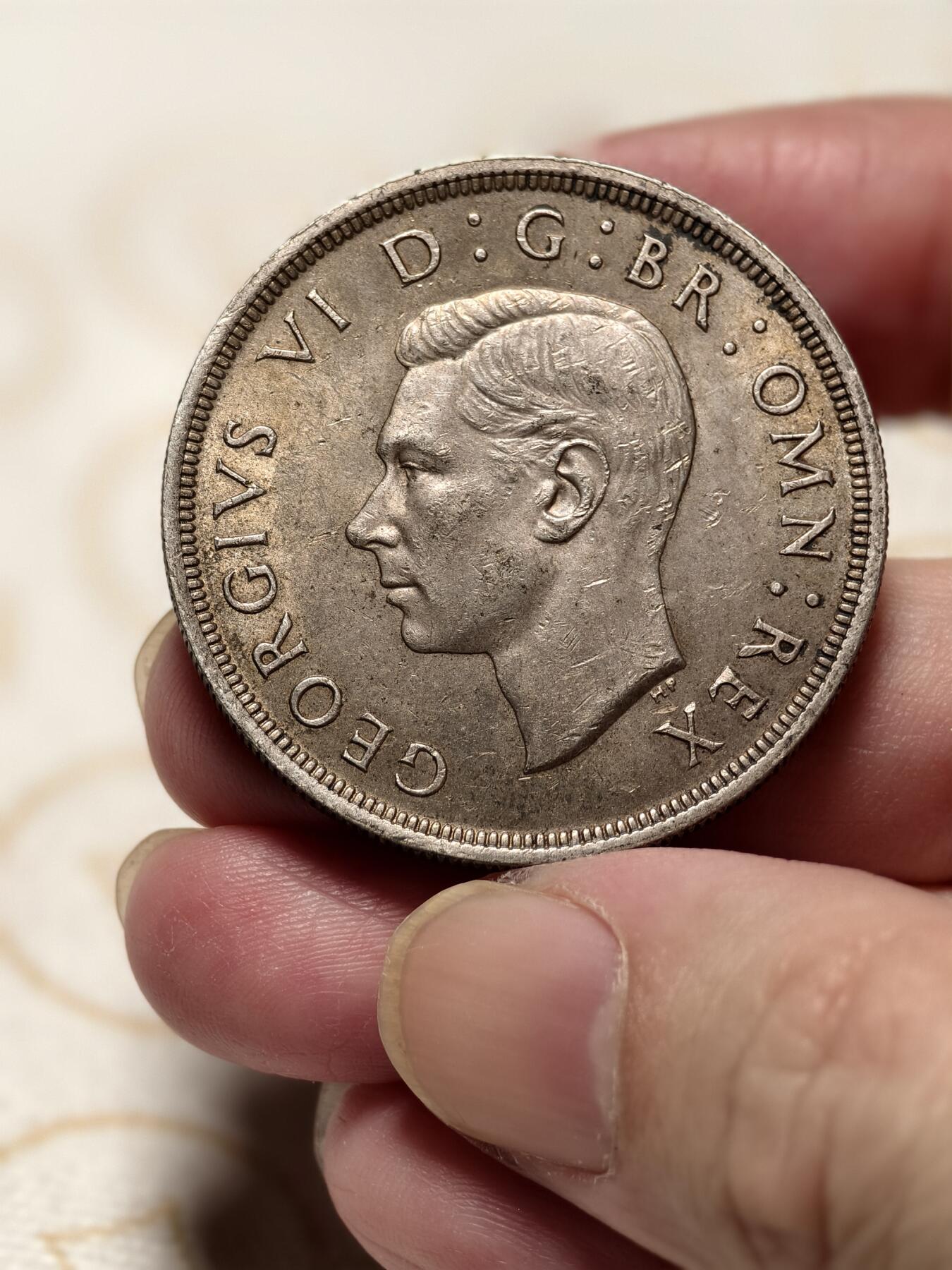 抚柳草堂-第十期章牌钱币  奖章勋章限时免佣 满百包邮 放漏专场 1937英国乔治六世登基克朗纪念银币 包浆柔美细节漂亮 