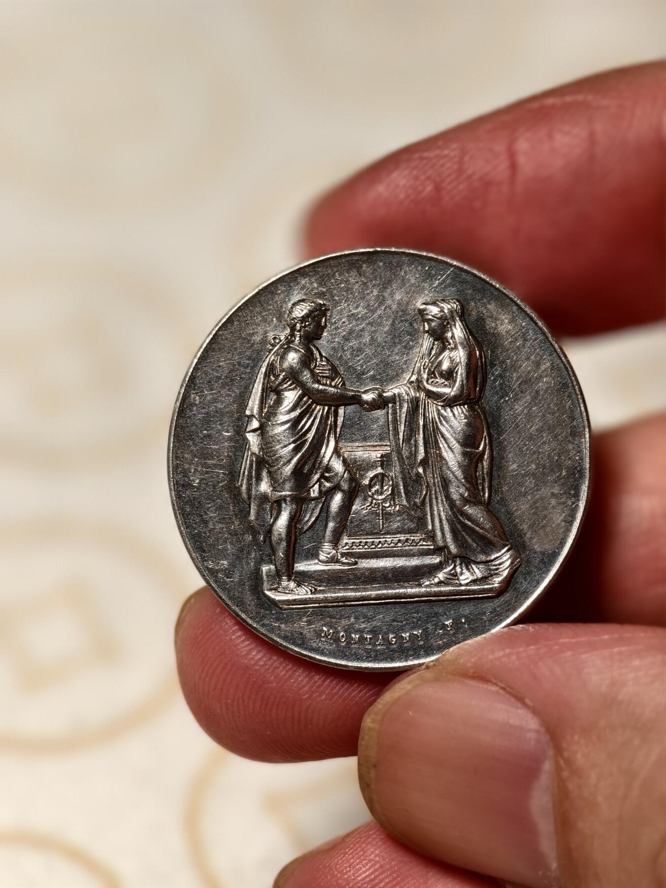 抚柳草堂-第十期章牌钱币  奖章勋章限时免佣 满百包邮 放漏专场 19世纪法国婚姻与爱情银章 难得好品背面无刻字可自用 950银重10.9克 27.9mm 丰饶角1ar银标