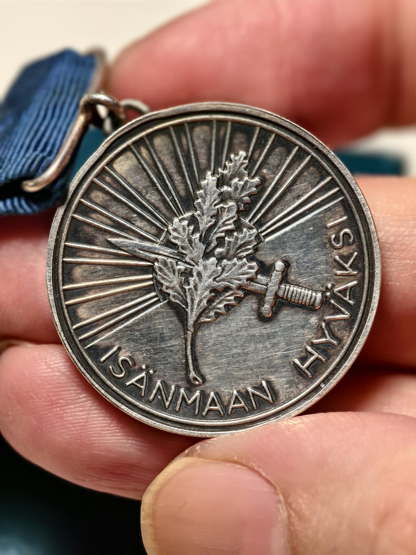 抚柳草堂-第十期章牌钱币  奖章勋章限时免佣 满百包邮 放漏专场 芬兰二级白玫瑰奖章 原盒极美品 银质四标齐全 去掉绶带净重14.7g