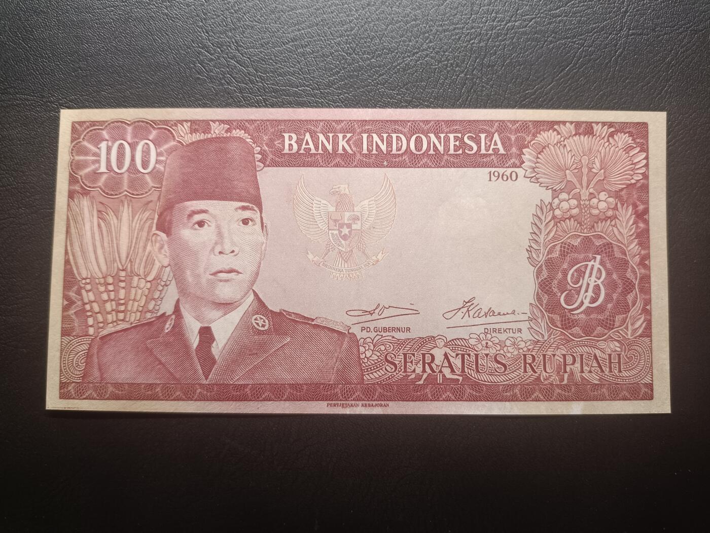 2026一月第四期，总214期 印度尼西亚1960版100卢比UNC-，苏加诺总统和民族服饰，少见背面彩绘版本