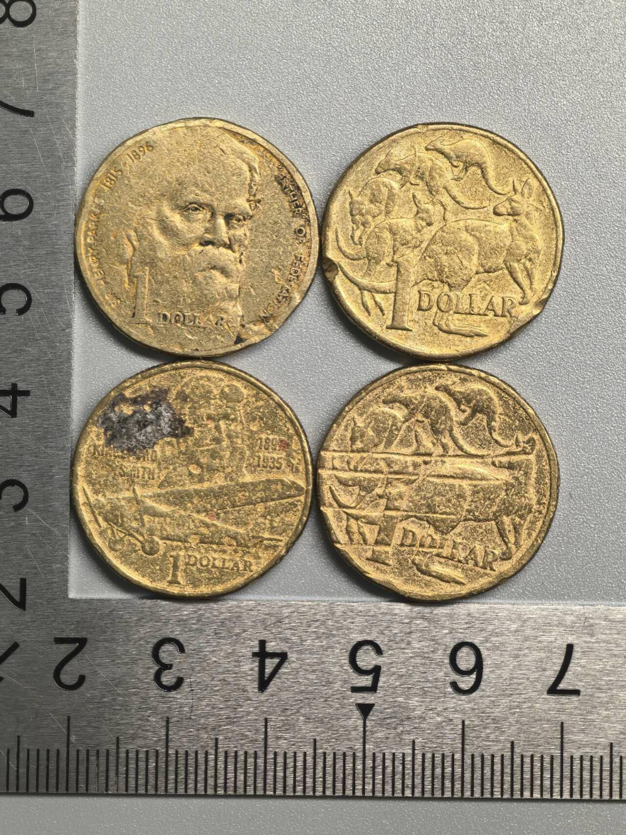 小驴勋章奖章收藏1月24日周六晚六点拍卖（珍爱和平，收藏战争，铭记历史，勿忘国耻，忠党爱国。有偿代拍，送拍规则在简介最后，参拍须阅读规则后再参拍，关系到运费包装发货时效真假辨别等关键信息，拍卖时不再发原图，看大图店主微信码在拍卖店铺介绍里）