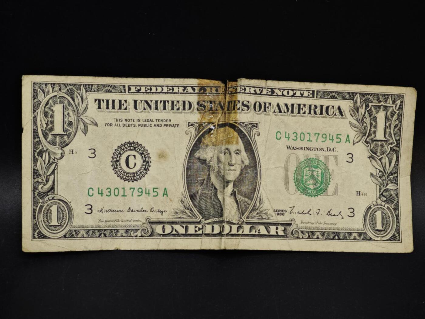 【淘币小摊】限时拍第八百五十二拍  无佣金福利纸币场  满百包邮可预留两周  周一统一发货  美国1988年一美元纸币【有折破损】