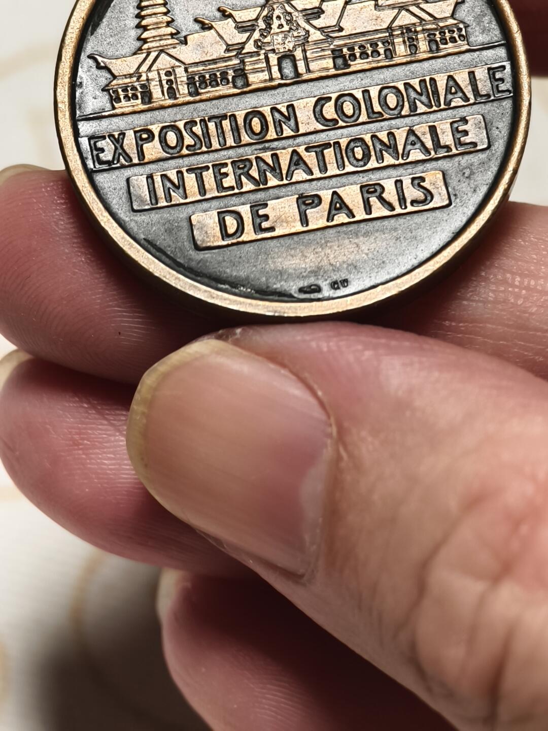 抚柳草堂-第十期章牌钱币  奖章勋章限时免佣 满百包邮 放漏专场 1931法国巴黎殖民地国际博览会铜章 非常独特的一枚 大洋洲题材背面为爪哇风格的荷兰主馆 18.4g 32mm