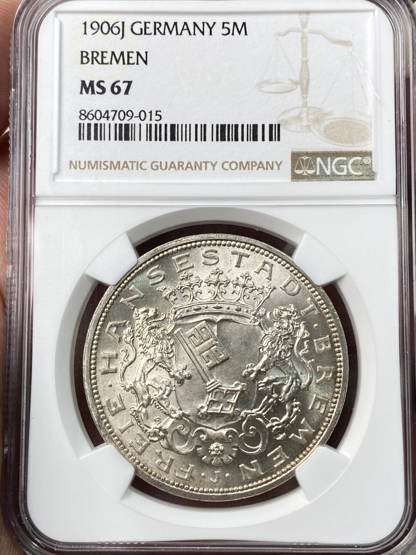 万国钱币拍卖第059期 NGC MS67 1906年德国不莱梅5马克 自由市名誉品种 单年发行 经典双狮护钥 炸裂银霜转光 肉眼无暇的GEM+出厂状态 NGC冠军分 无法超越的天花板级收藏品质