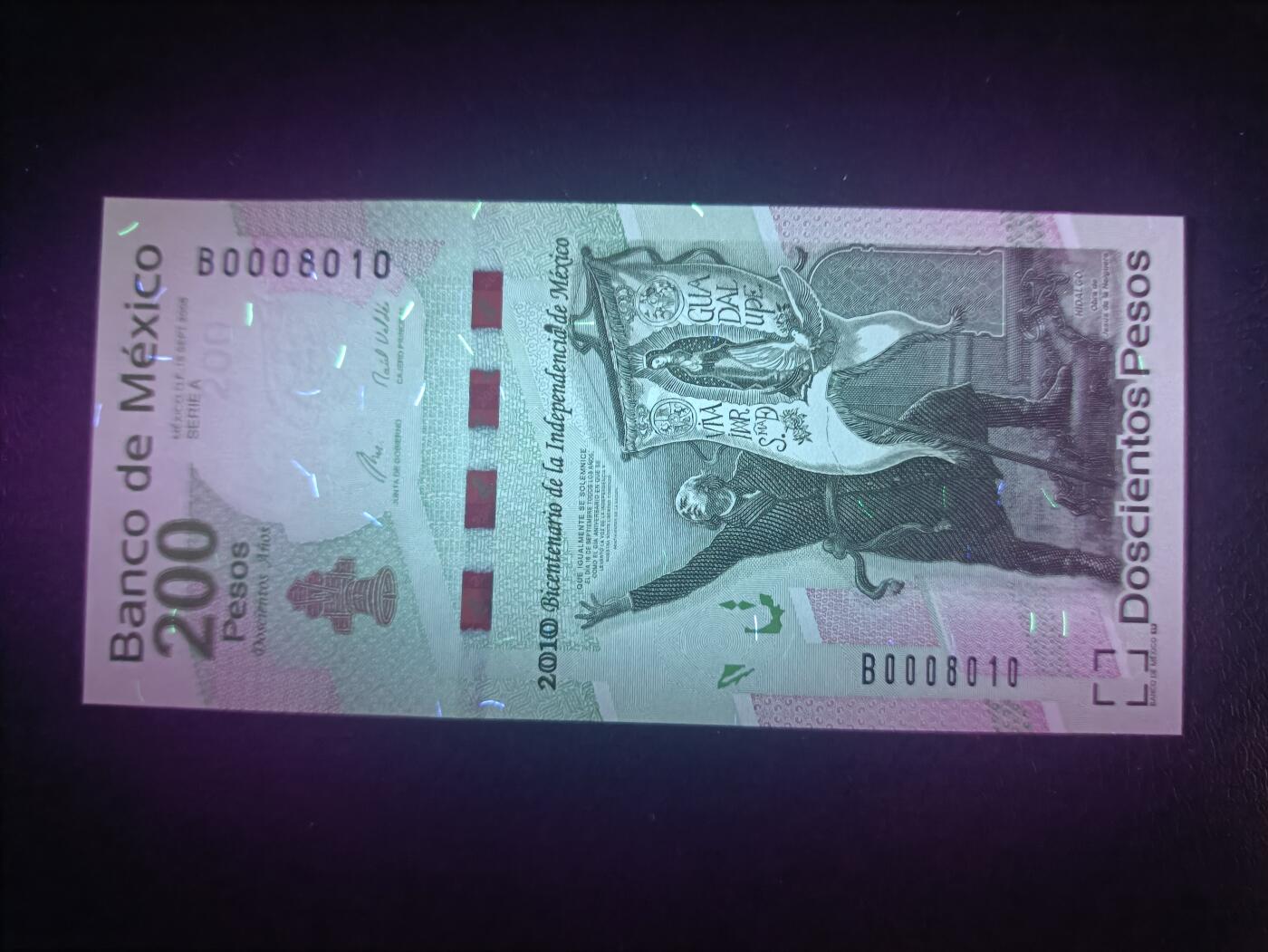 2026一月第四期，总214期 墨西哥2010年独立200周年200比索纪念钞UNC豹子头倒置号0008010，国父伊达尔戈和独立女神