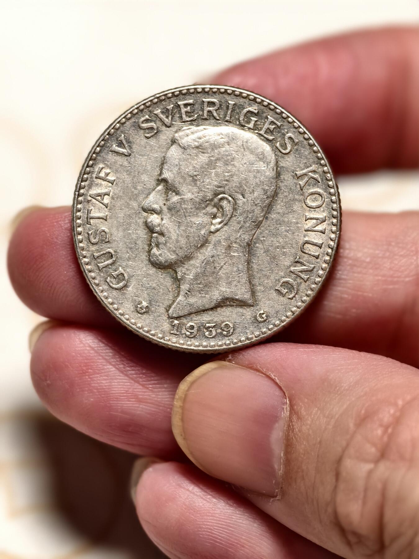 抚柳草堂-第十期章牌钱币  奖章勋章限时免佣 满百包邮 放漏专场 1939瑞典古斯塔夫五世 2克朗银币 15.1g 难得原光美品