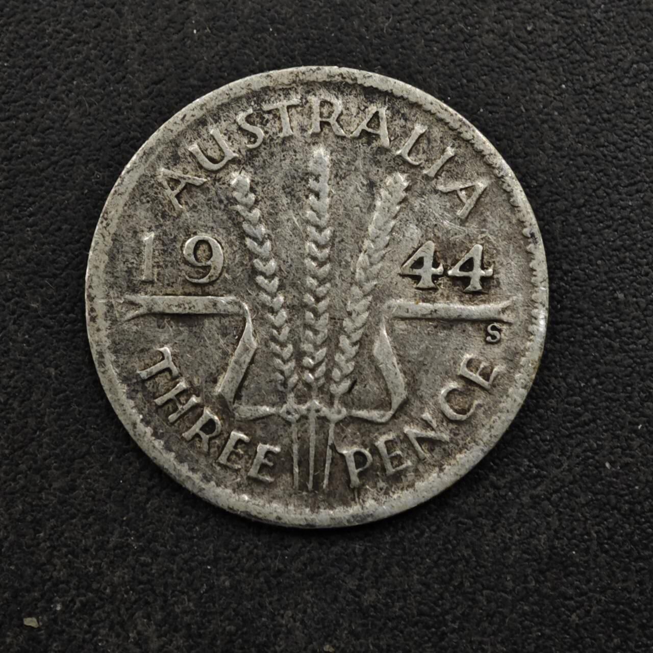 【淘币小摊】实时拍第八百五十三拍   散币银币场   满百包邮可预留二周 每周一统一发货   澳大利亚1944年乔治六世3便士银币