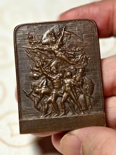 抚柳草堂-第十期章牌钱币  奖章勋章限时免佣 满百包邮 放漏专场 - 法国军事装备公司联盟铜章 马赛曲凯旋门同款浮雕39.2*50.5mm 重44.5克 三角铜标边铭