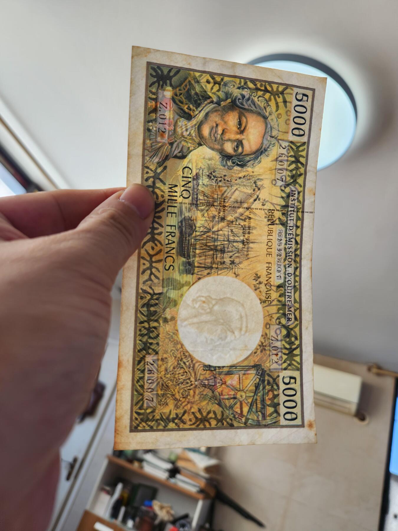 1月22号晚上8点 外国纸币自动截拍第11场 法属5000