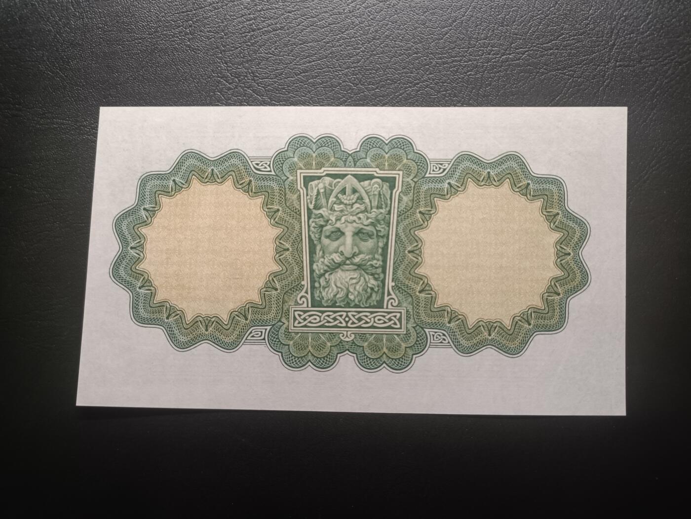 2026一月第四期，总214期 爱尔兰1949年1镑UNC-千位倒置号9119，早期下方有英爱两国货币互换协议的版本，爱尔兰人格化象征“拉维利夫人”