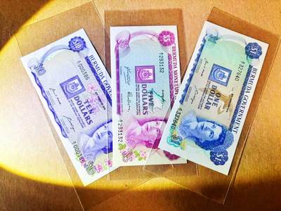 【Blue Auction】世界纸币精拍第778期——18级TOP拍卖/信誉/品质/专业/高效💫 - 【一组3张A/1首发冠 含百位号无47】百慕大 1970-78年1-10元 高冠女王 UNC-/UNC 苏格兰 2011年50镑 UNC-