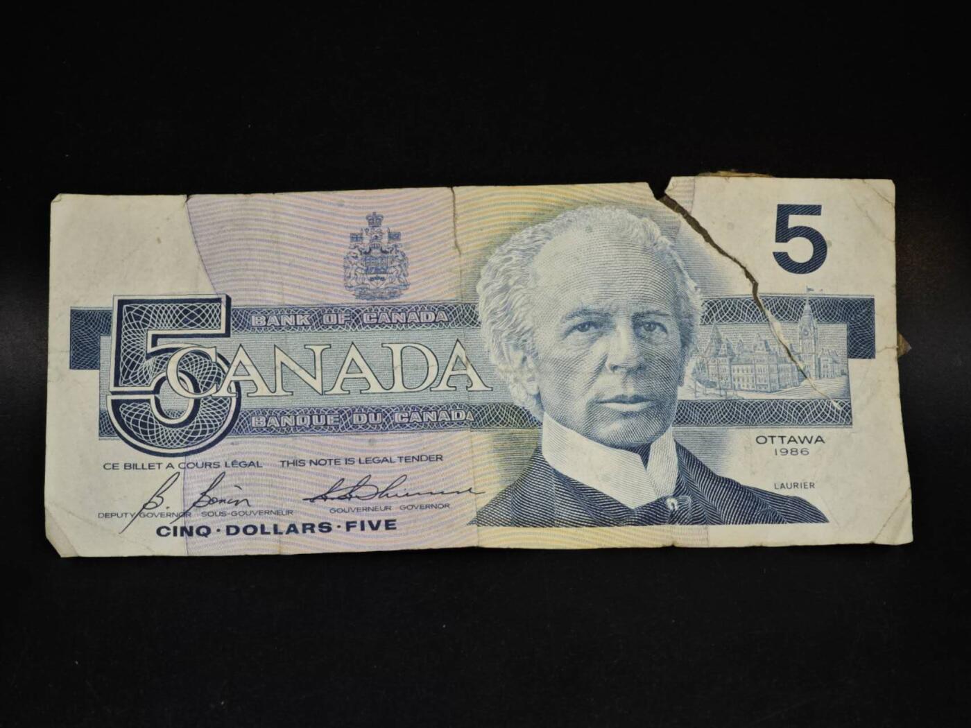 【淘币小摊】限时拍第八百五十二拍  无佣金福利纸币场  满百包邮可预留两周  周一统一发货  加拿大5元纸币【有折】