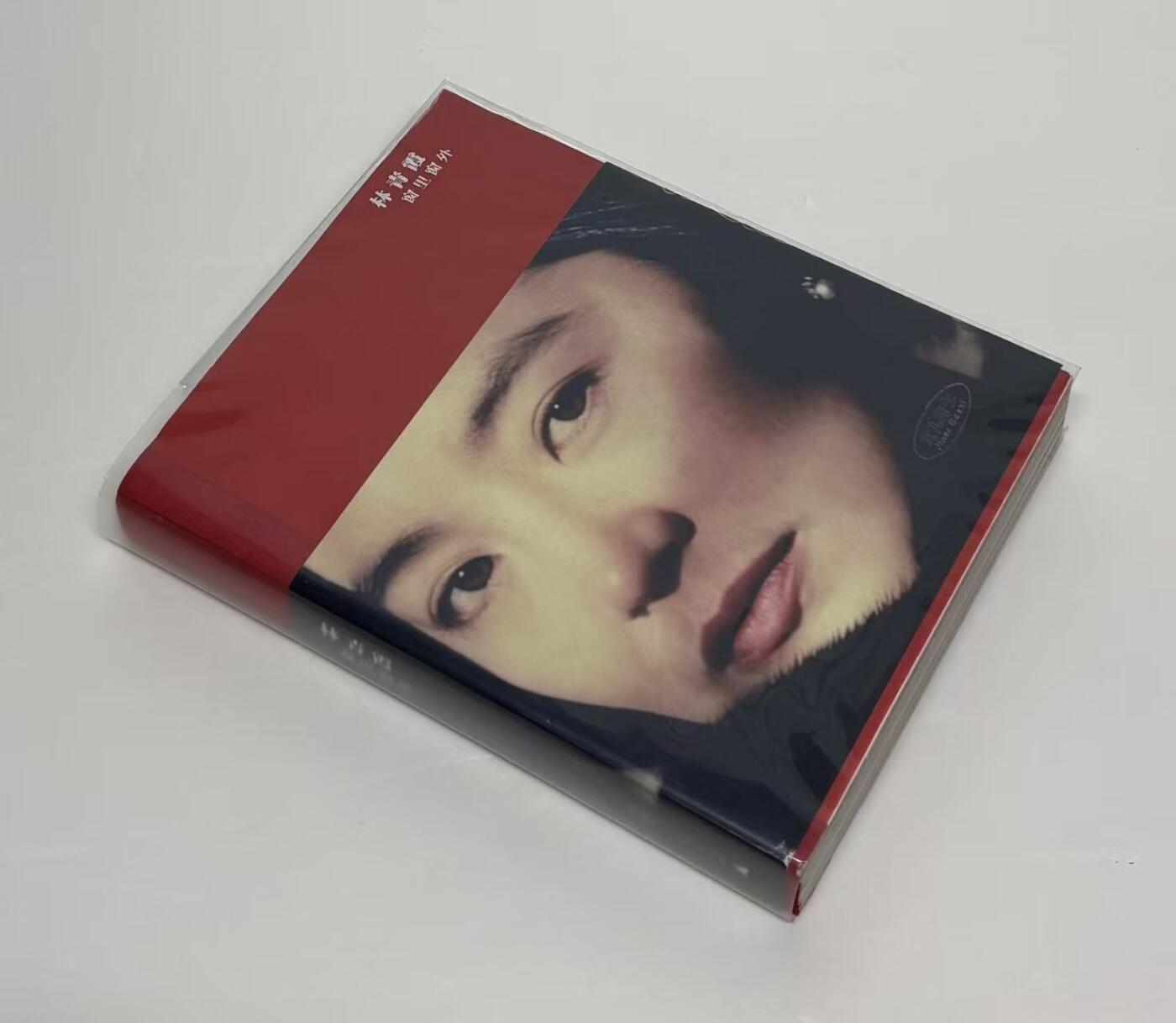 零元拍：她，风华绝代，她，一代女神，她就是林青霞。林青霞亲笔签名著书三部曲之《窗里窗外》