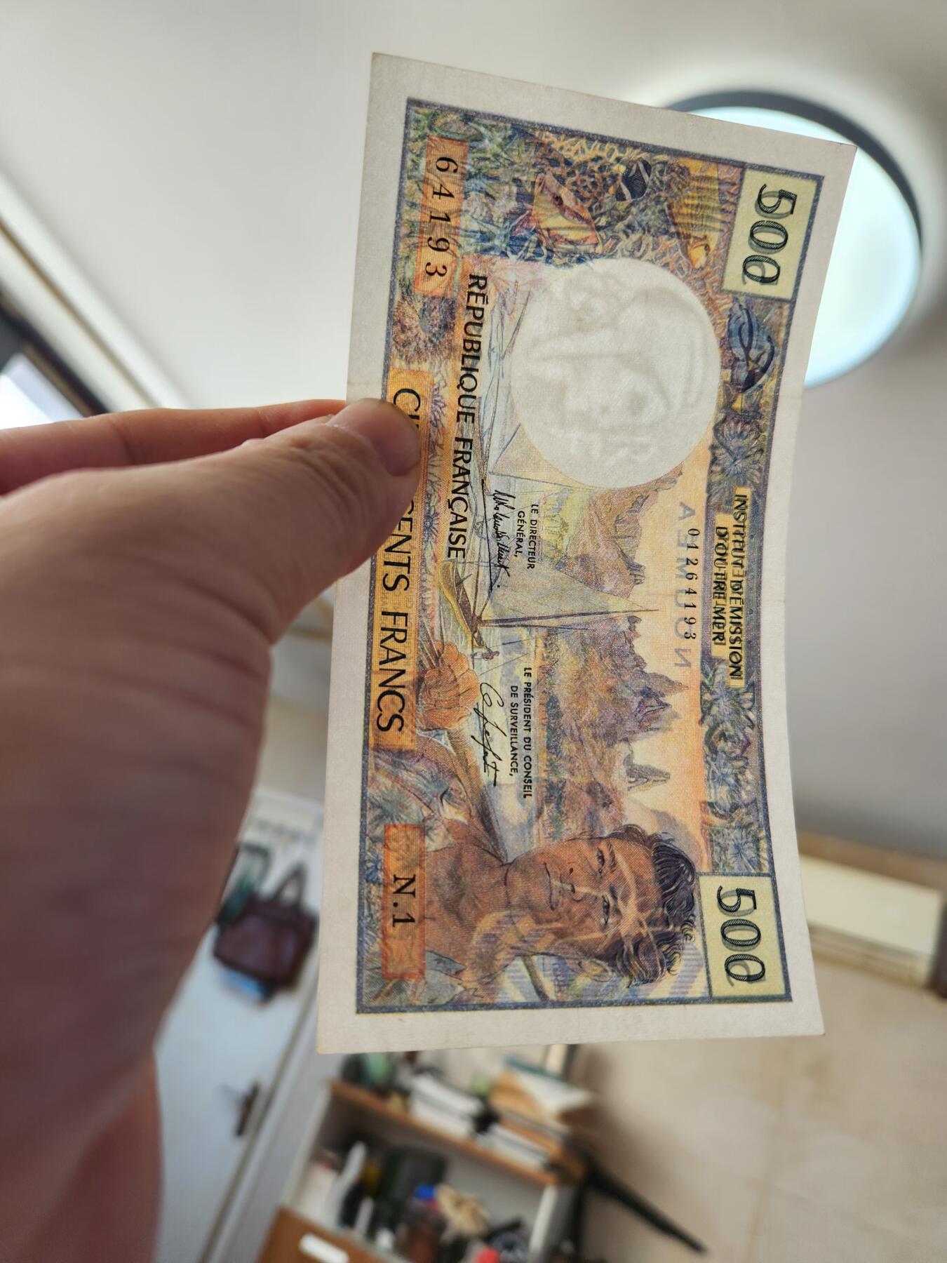 1月22号晚上8点 外国纸币自动截拍第11场 新喀里多尼亚500美品