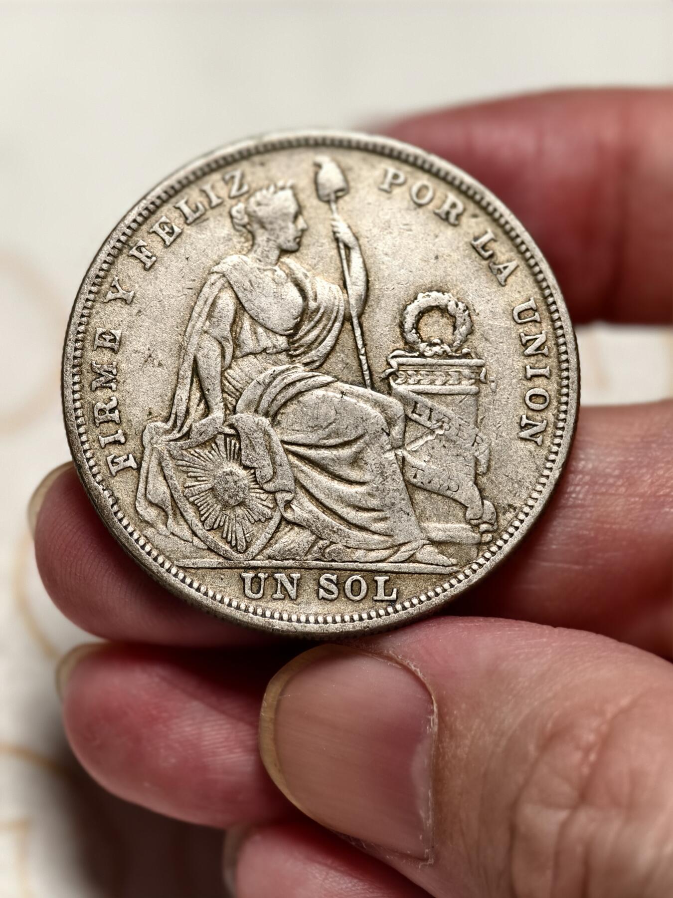 抚柳草堂-第十期章牌钱币  奖章勋章限时免佣 满百包邮 放漏专场 1924秘鲁1比索银币 女神坐像 原味包浆 流通好品 xf状态 重24.8g