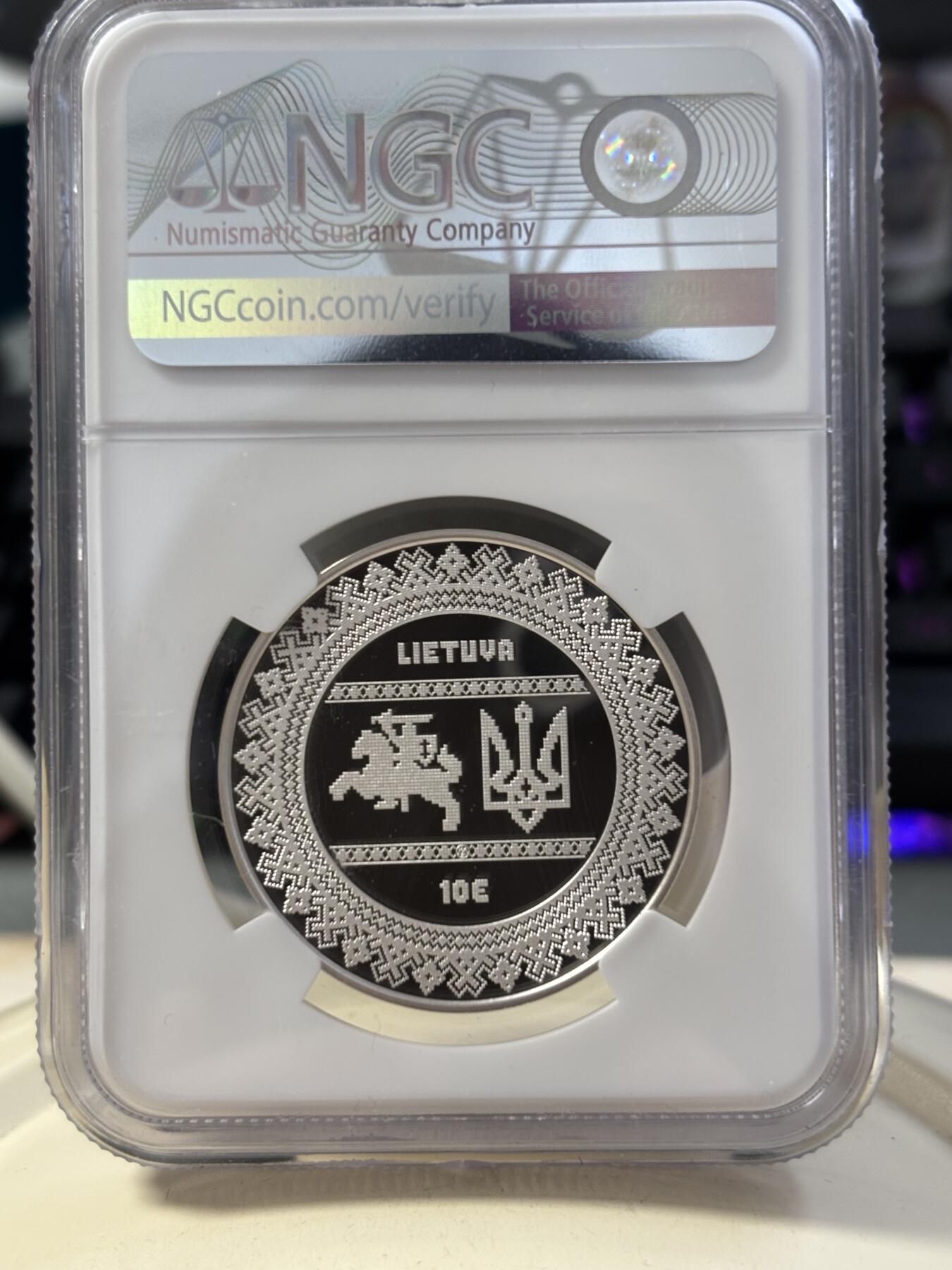 第189期拍卖 立陶宛2022年乌克兰为自由而战彩色10欧纪念银币NGC-PF69无盒无证书，925银，23.3克，发行5000枚