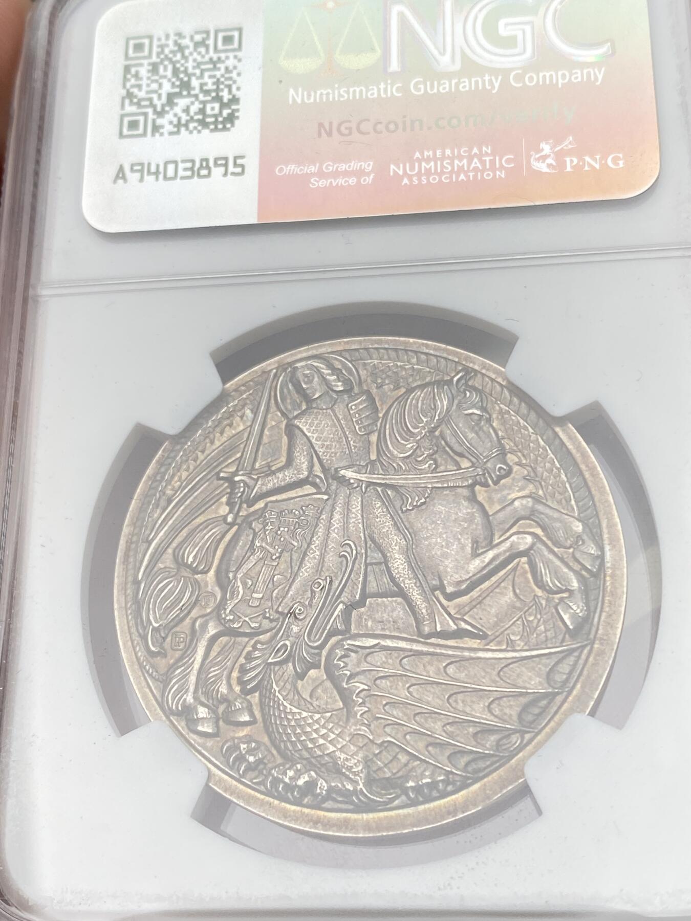 万国钱币拍卖第059期 NGC MS64 20世纪奥地利圣乔治礼拜堂屠龙银章 精铸高浮雕欧陆香槟五彩极美