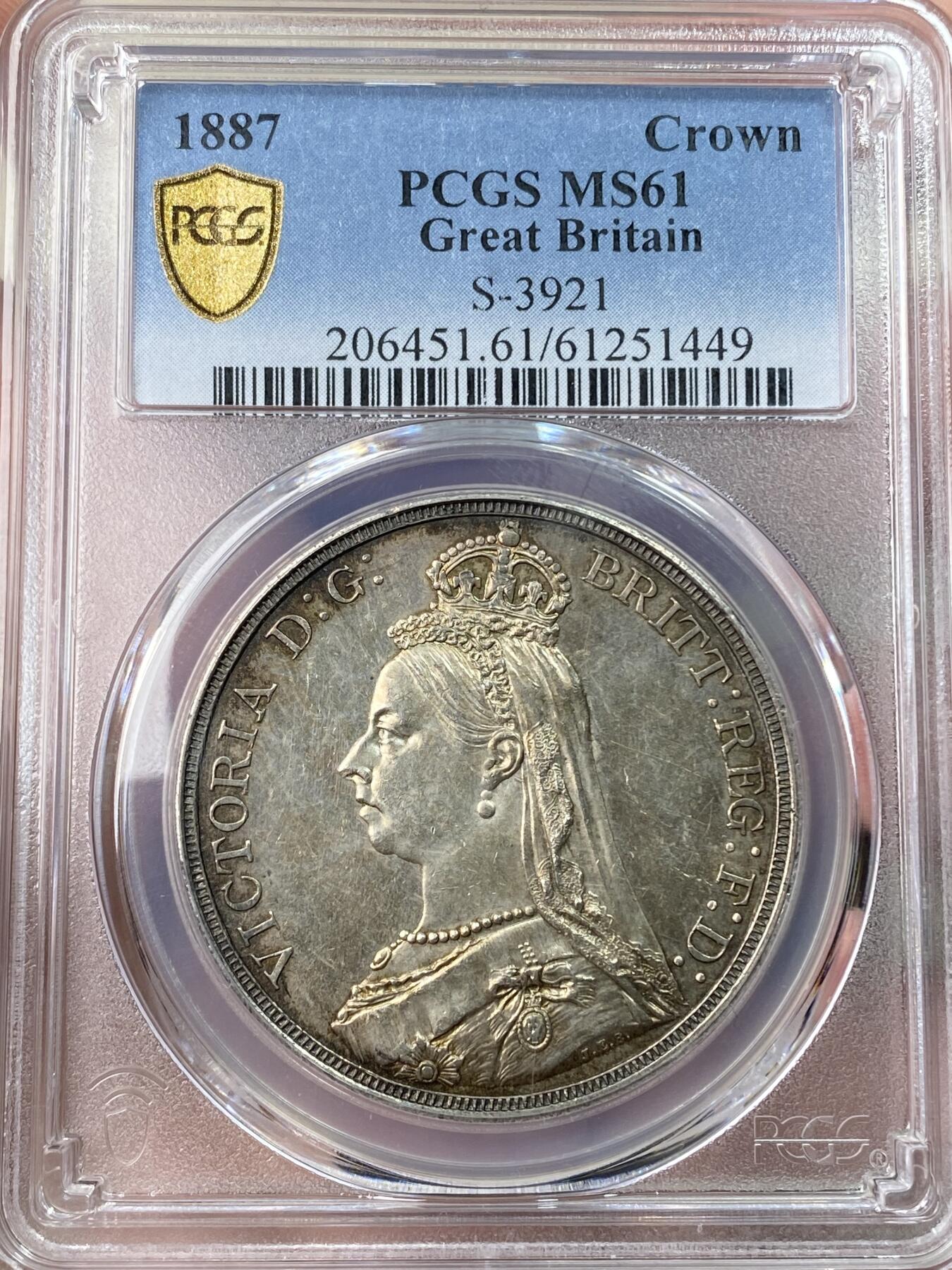 万国钱币拍卖第059期 PCGS MS61 1887年英国维多利亚女皇高冠克朗马剑 双面淡金包浆 高点细节极佳 轻微类镜面质感