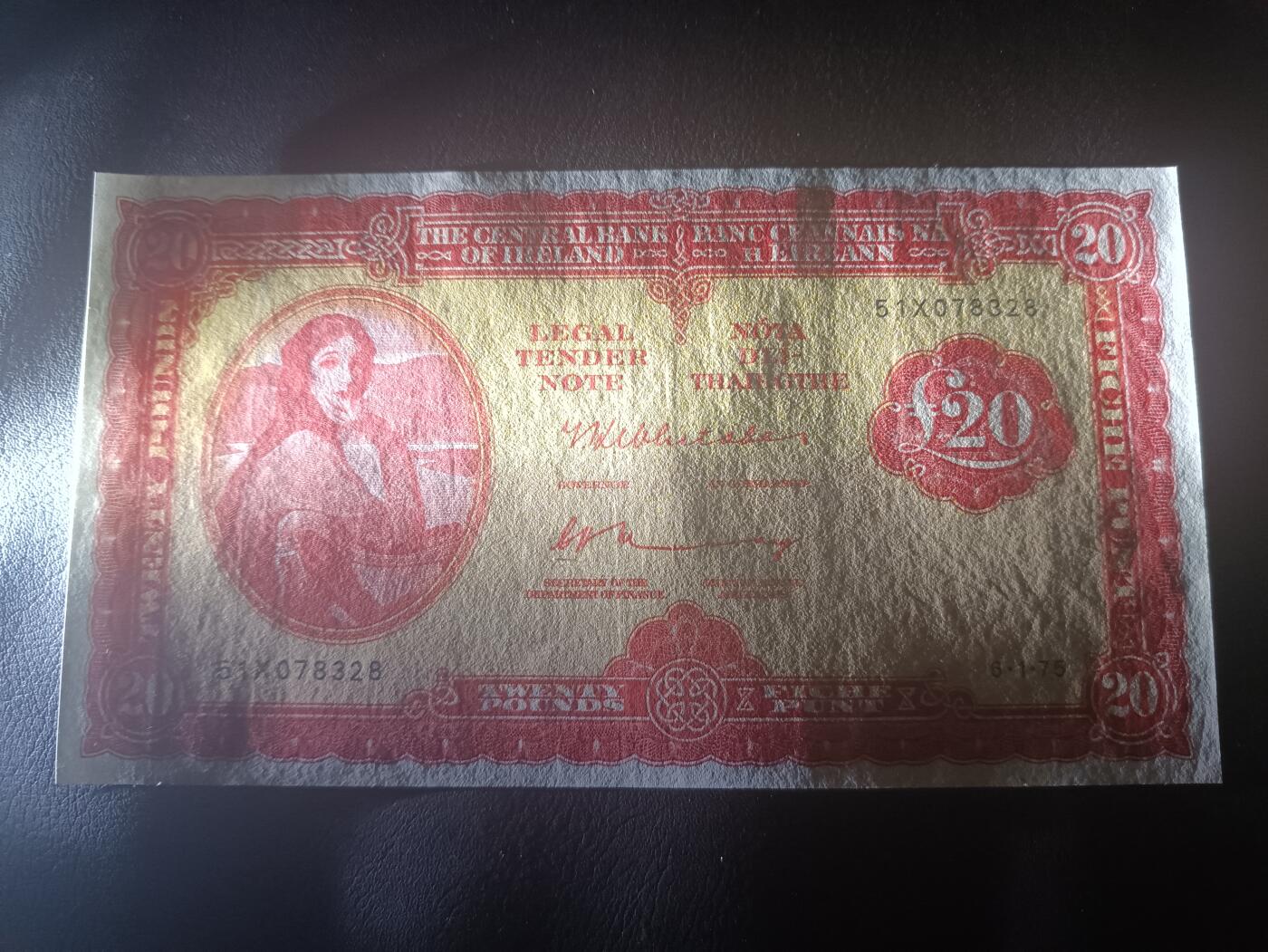 2026一月第四期，总214期 爱尔兰1975年20镑流通好品XF，爱尔兰人格化象征“拉维利夫人”，稀有的中高面值