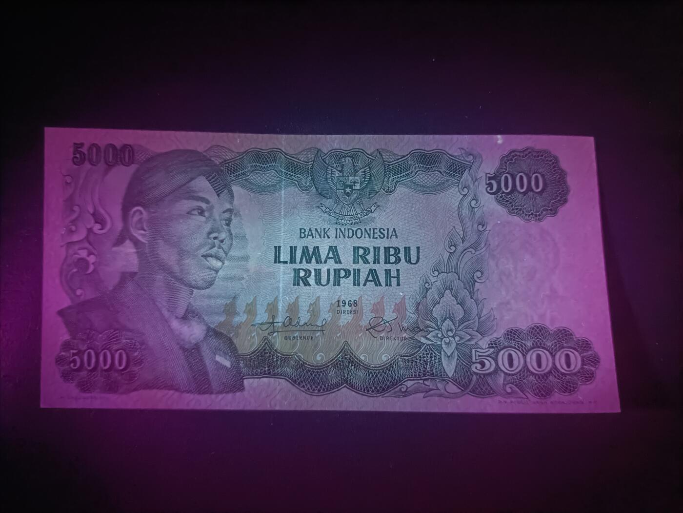 2026一月第四期，总214期 印度尼西亚1968版5000卢比UNC-无47倒置号，民族英雄苏蒂尔曼和工厂，少见次高面值