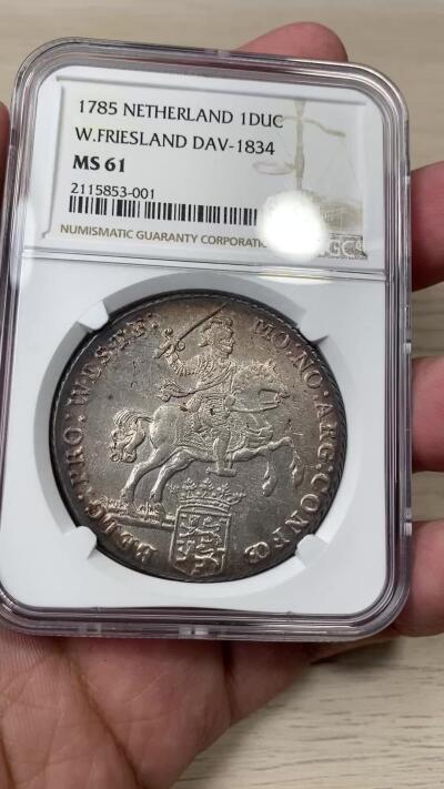 万国钱币拍卖第059期 NGC MS61 1785年尼德兰联省共和国西弗里斯兰省杜卡特马剑大银 原味深打玫瑰环彩底光迸发 狮脸清晰非常难得 好品越来越贵的品种 收藏级品质