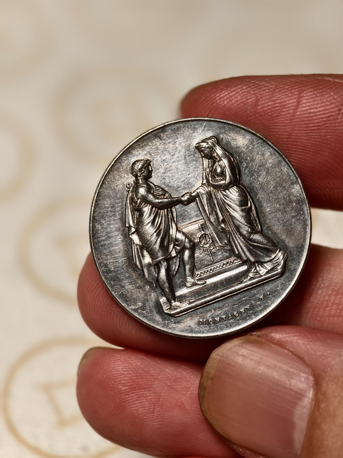 抚柳草堂-第十期章牌钱币  奖章勋章限时免佣 满百包邮 放漏专场 19世纪法国婚姻与爱情银章 难得好品背面无刻字可自用 950银重10.9克 27.9mm 丰饶角1ar银标