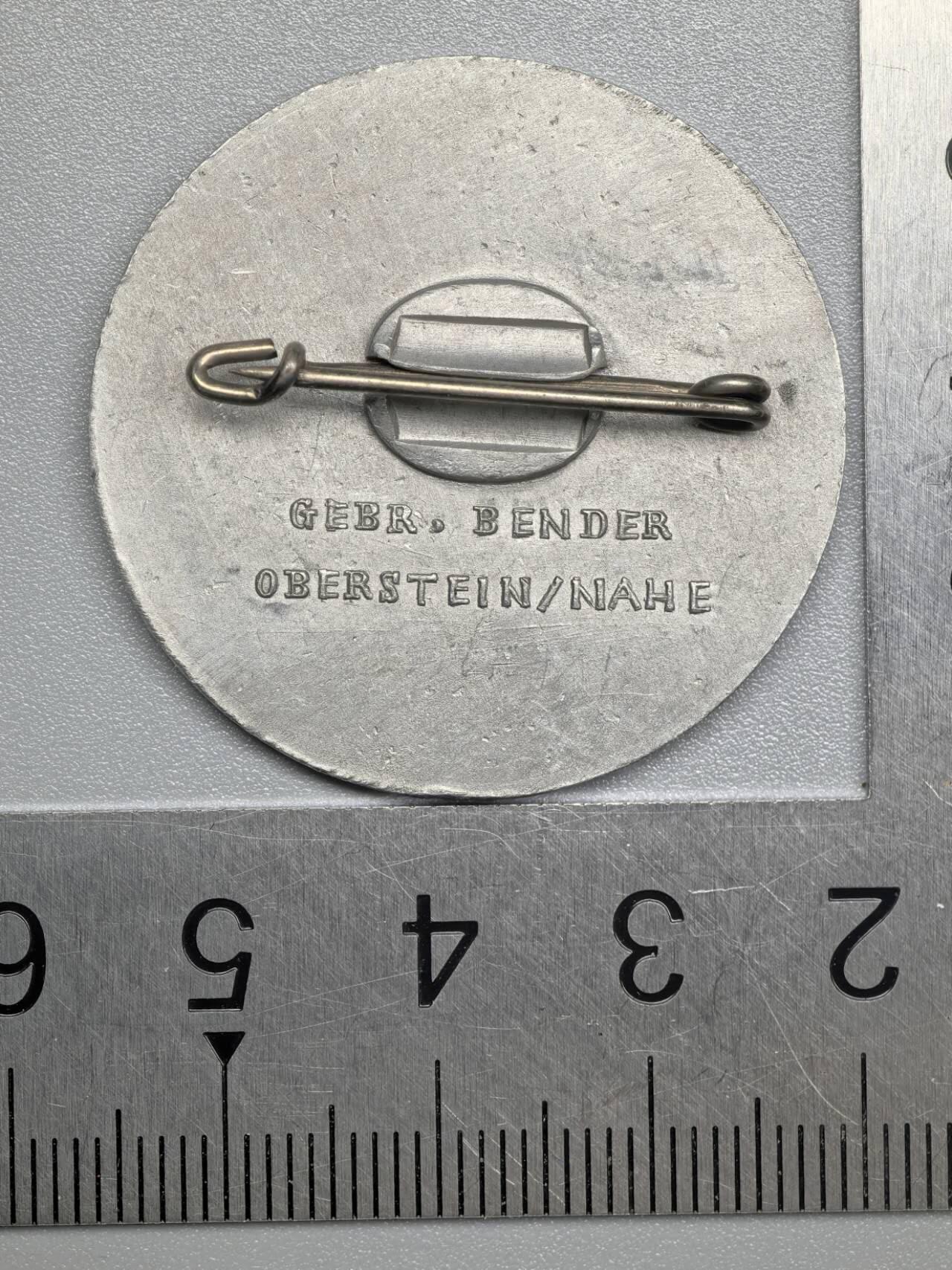 小驴勋章奖章收藏1月24日周六晚六点拍卖（珍爱和平，收藏战争，铭记历史，勿忘国耻，忠党爱国。有偿代拍，送拍规则在简介最后，参拍须阅读规则后再参拍，关系到运费包装发货时效真假辨别等关键信息，拍卖时不再发原图，看大图店主微信码在拍卖店铺介绍里）