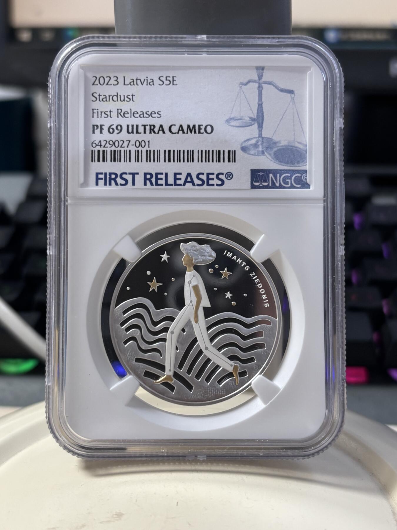 第189期拍卖 拉脱维亚2023年星尘镀金精制纪念币NGC -PF69首 无盒证书，925银，22克，发行量4000枚