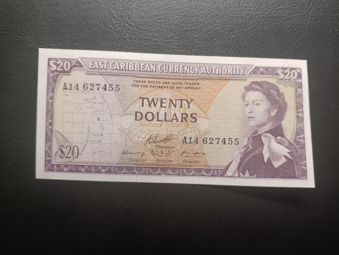 2026一月第四期，总214期 东加勒比共同体1965版20元AUNC，戎装女王和椰林海滩，少见早期中高面值
