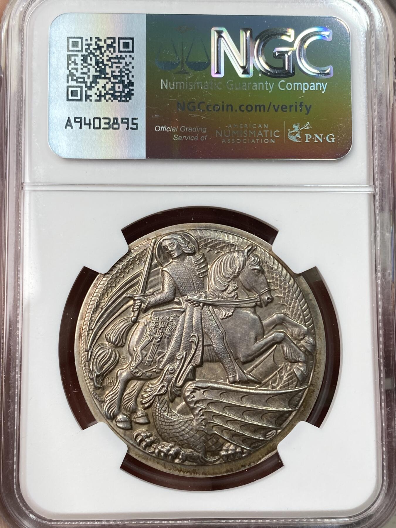 万国钱币拍卖第059期 NGC MS64 20世纪奥地利圣乔治礼拜堂屠龙银章 精铸高浮雕欧陆香槟五彩极美