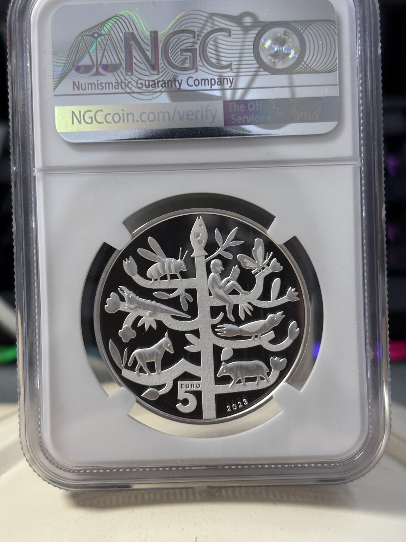 第189期拍卖 拉脱维亚2023年星尘镀金精制纪念币NGC -PF69首 无盒证书，925银，22克，发行量4000枚