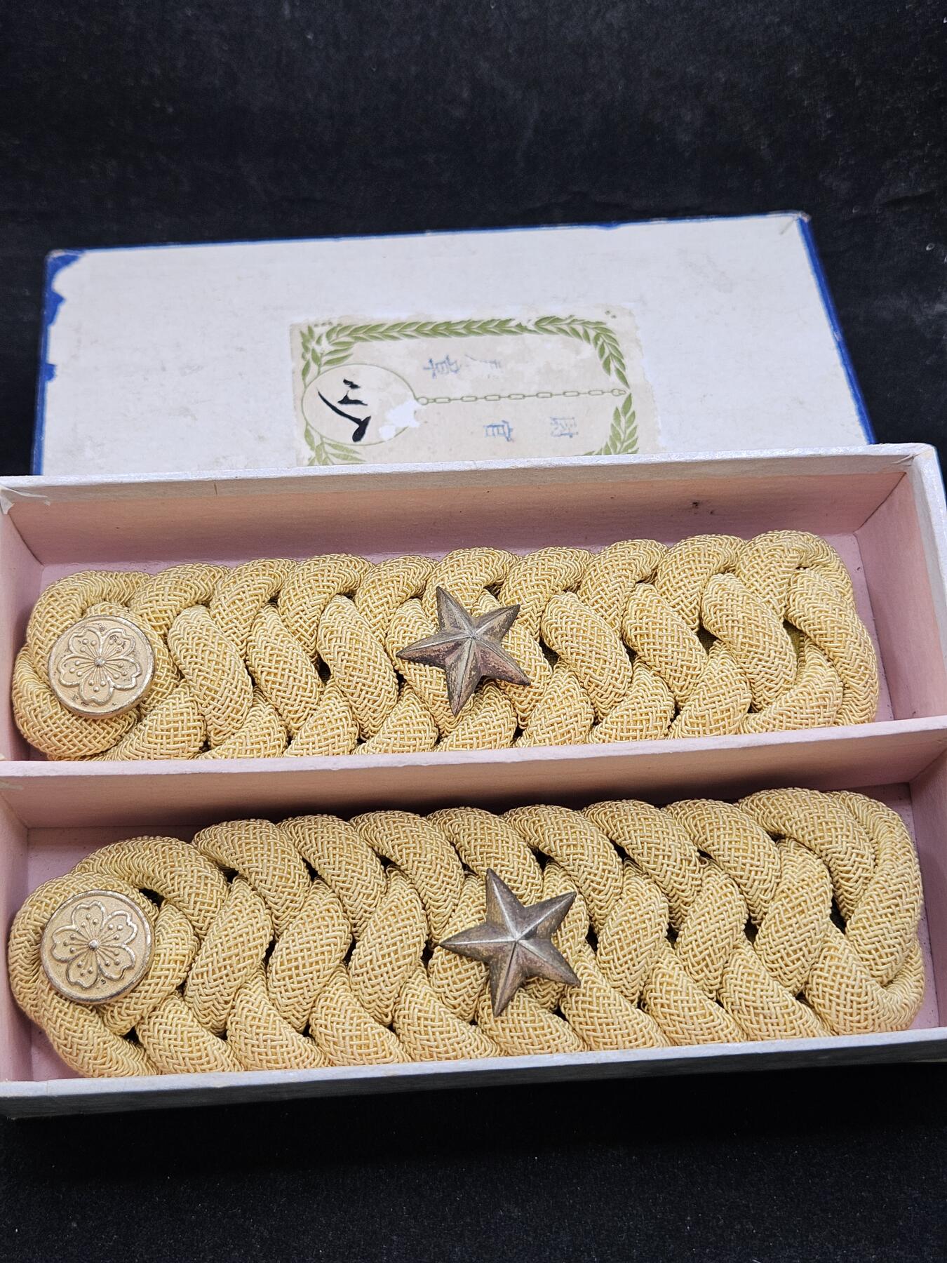 0元起拍勋章 第328期 咸鱼国勋章拍卖专场 1月25日（周日）下午6：00开始 98通礼少尉肩章带盒