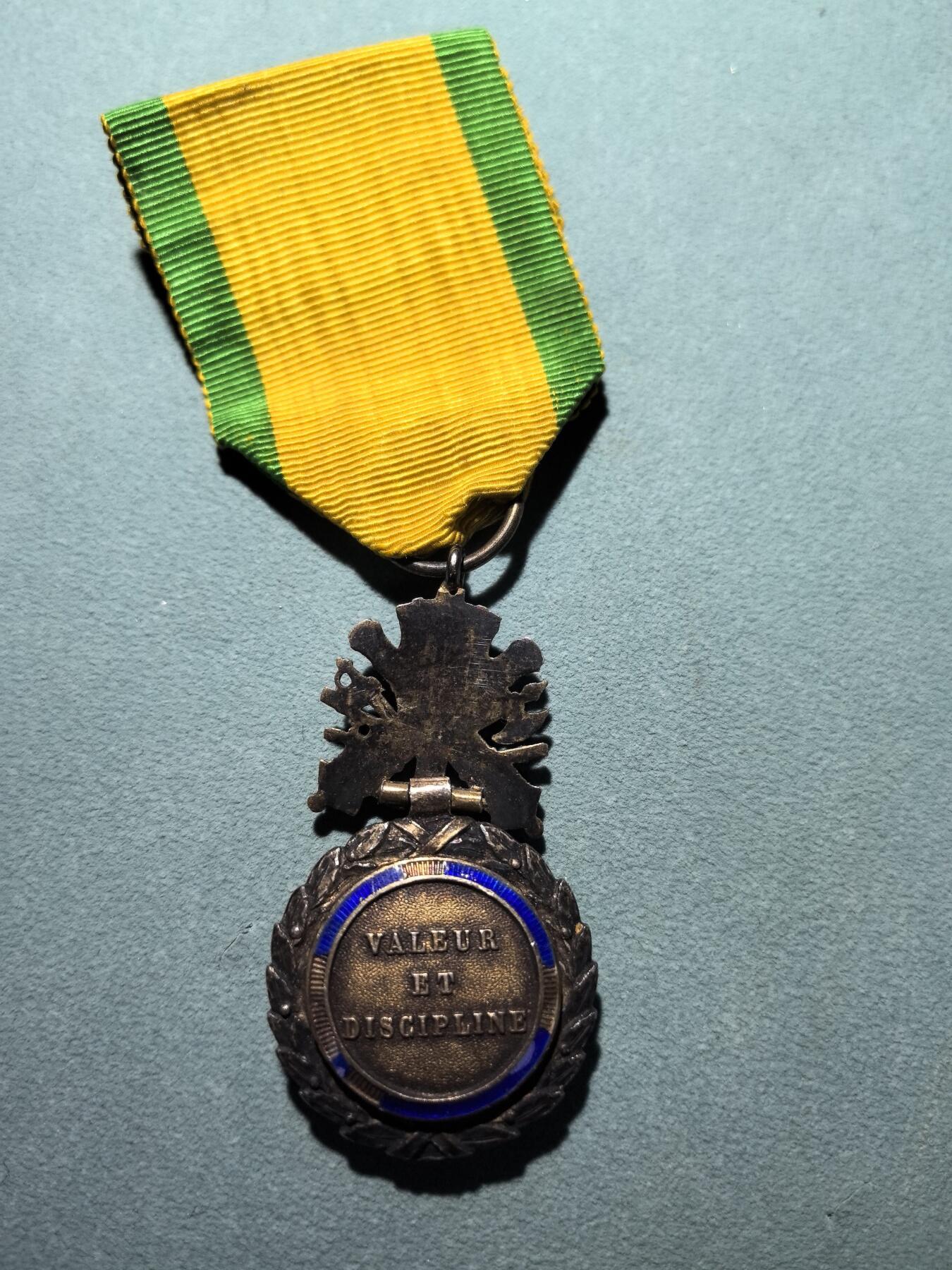 盛世勋华——号角文化勋章邮票专场拍卖第301期 法国军事奖章 三共珠宝商双凸立体版版 极为少见 银制 银价300+