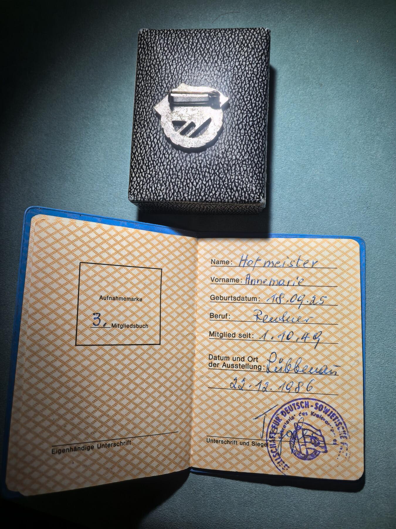 盛世勋华——号角文化勋章邮票专场拍卖第301期 东德德苏友好协会证章 带原盒 带证书